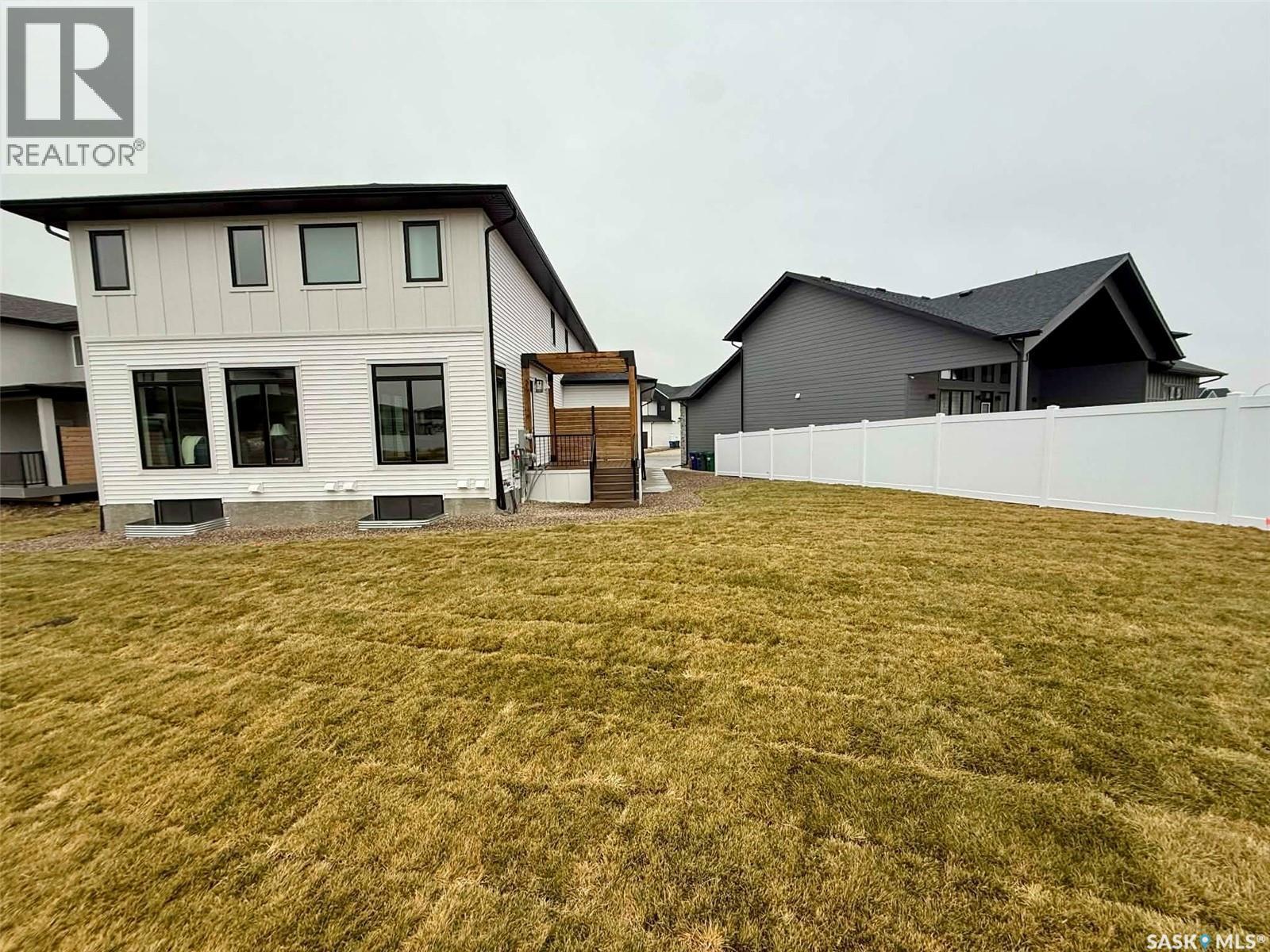 327 Woolf Bay, Saskatoon, SK - Outdoor