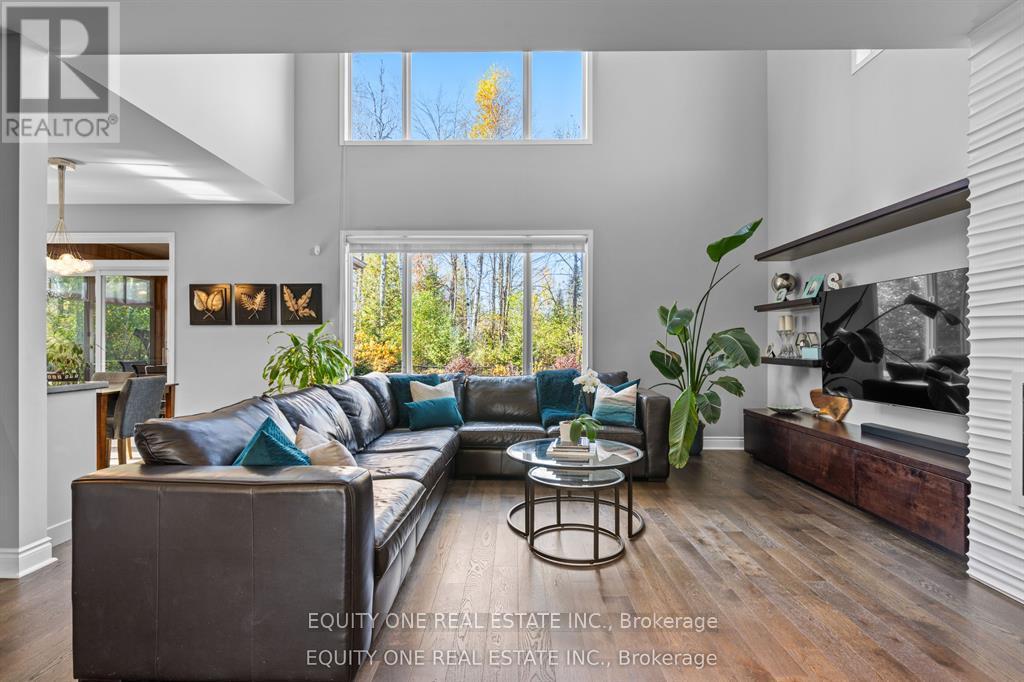 133 Arbourbrook Boulevard, Ottawa, ON - Indoor Photo Showing Living Room