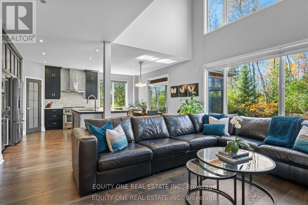 133 Arbourbrook Boulevard, Ottawa, ON - Indoor Photo Showing Living Room