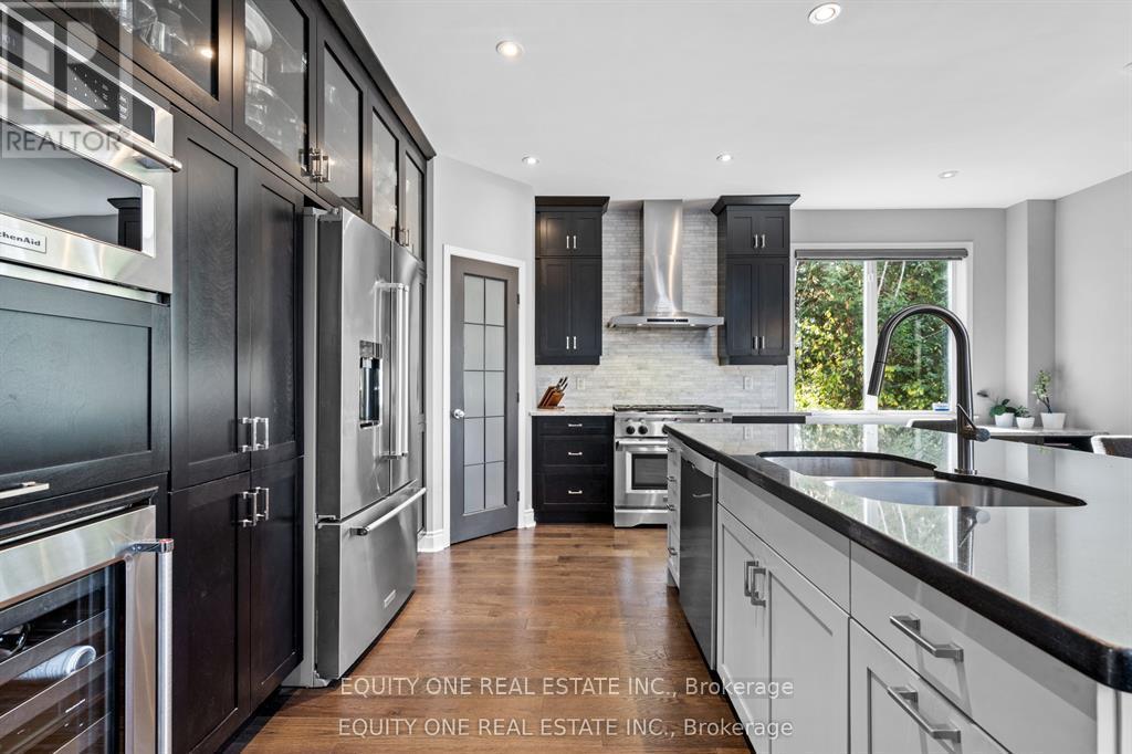 133 Arbourbrook Boulevard, Ottawa, ON - Indoor Photo Showing Kitchen With Upgraded Kitchen