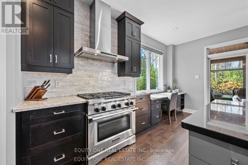 133 Arbourbrook Boulevard, Ottawa, ON - Indoor Photo Showing Kitchen With Upgraded Kitchen