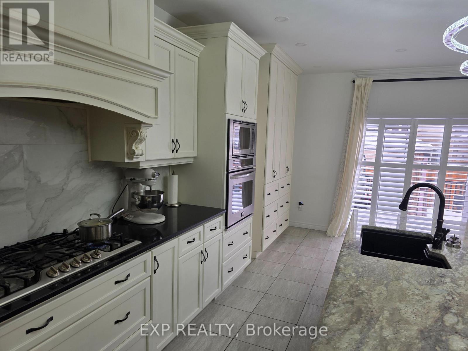 228 Greti Drive, Hamilton, ON - Indoor Photo Showing Kitchen