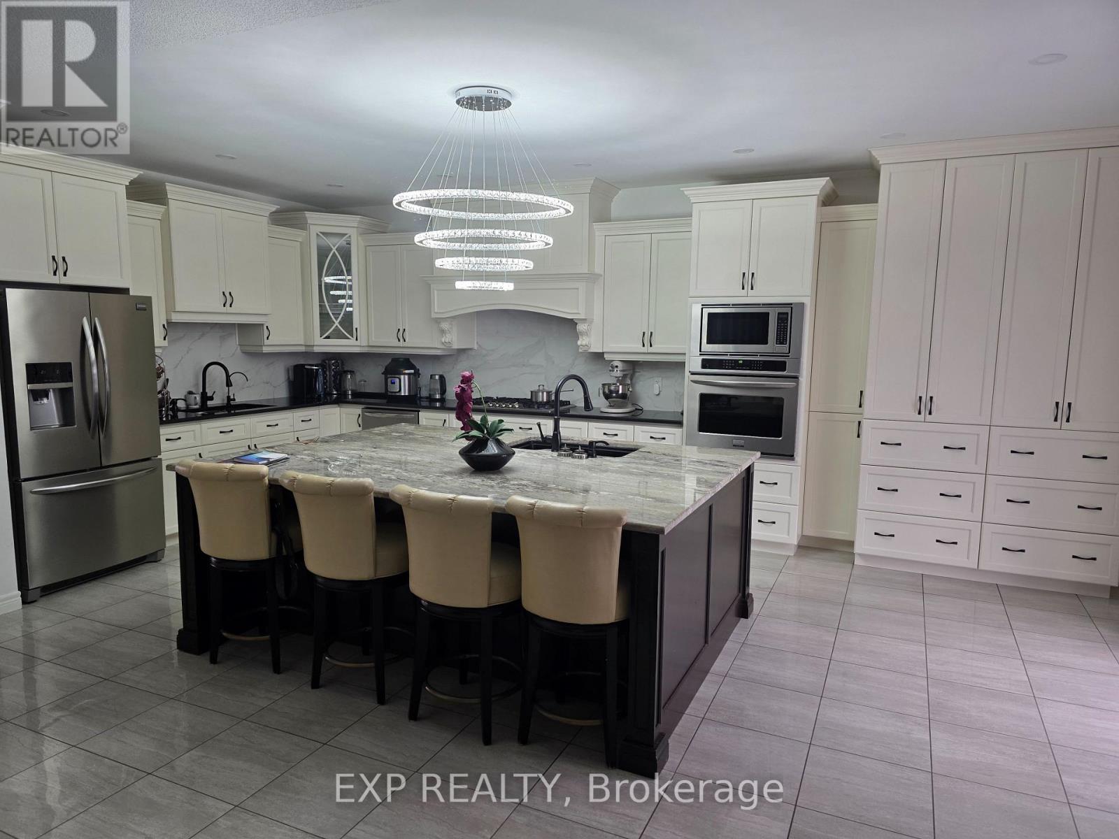228 Greti Drive, Hamilton, ON - Indoor Photo Showing Kitchen