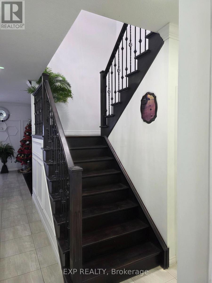 228 Greti Drive, Hamilton, ON - Indoor Photo Showing Other Room