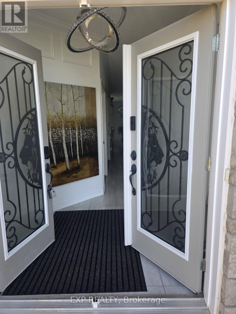 228 Greti Drive, Hamilton, ON - Indoor Photo Showing Other Room