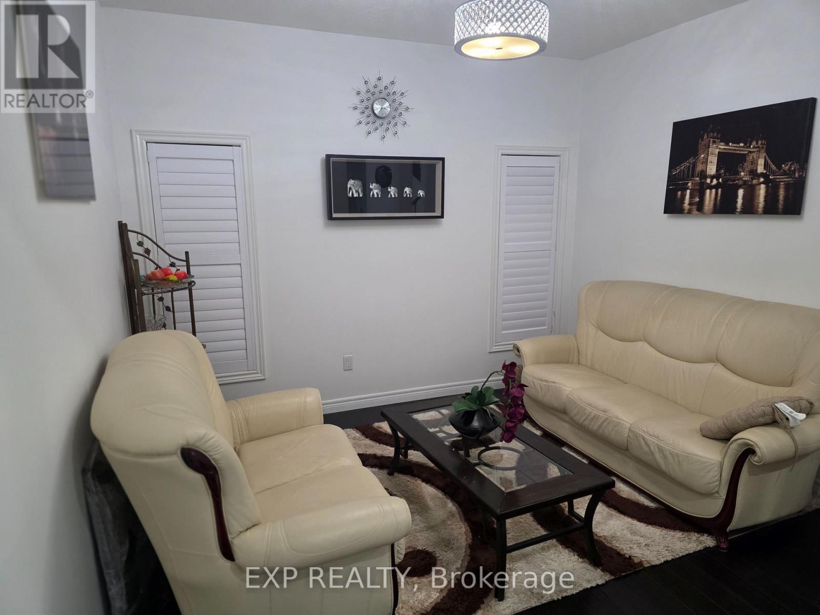228 Greti Drive, Hamilton, ON - Indoor Photo Showing Living Room