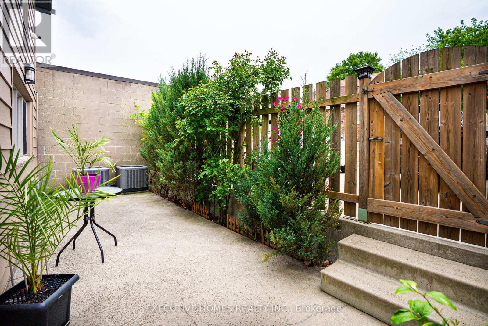 582 Upper James Street, Hamilton, ON