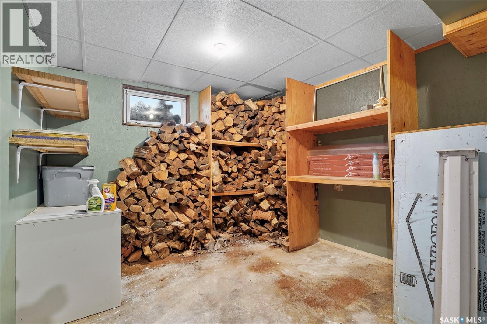 Deneiko Acreage, Usborne Rm No. 310, SK - Indoor Photo Showing Laundry Room