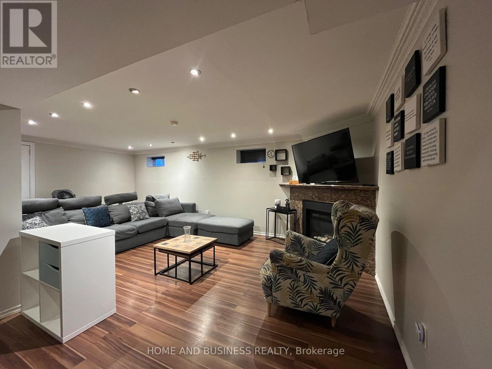 2639 Hayford Court, Mississauga, ON - Indoor With Fireplace