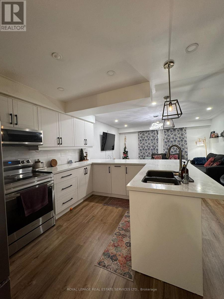 30 Obermeyer Drive, Kitchener, ON - Indoor Photo Showing Kitchen With Double Sink