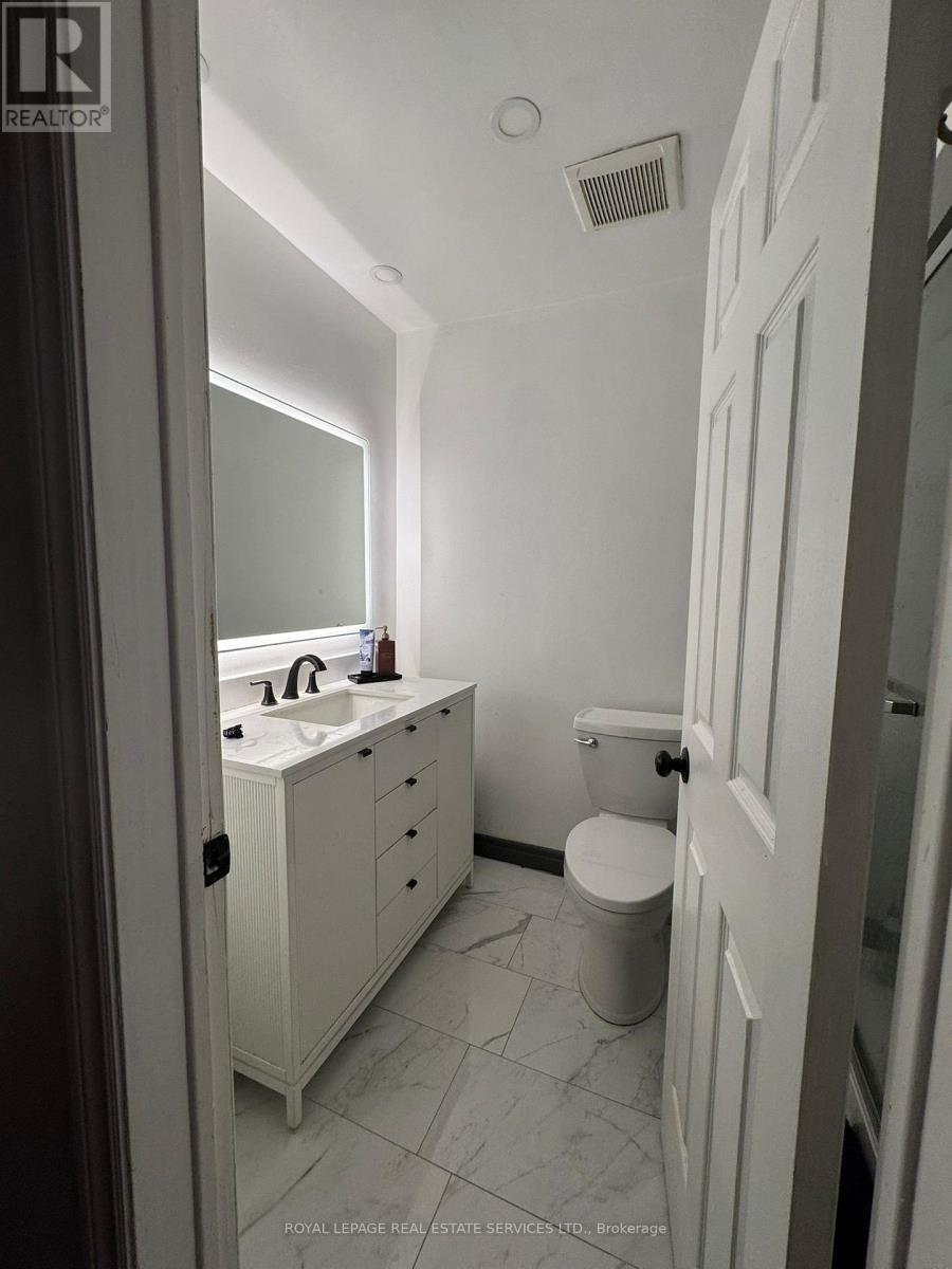 30 Obermeyer Drive, Kitchener, ON - Indoor Photo Showing Bathroom