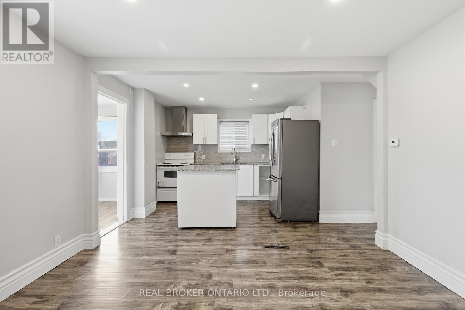 26 Bayfield Avenue, Hamilton, ON - Indoor Photo Showing Kitchen