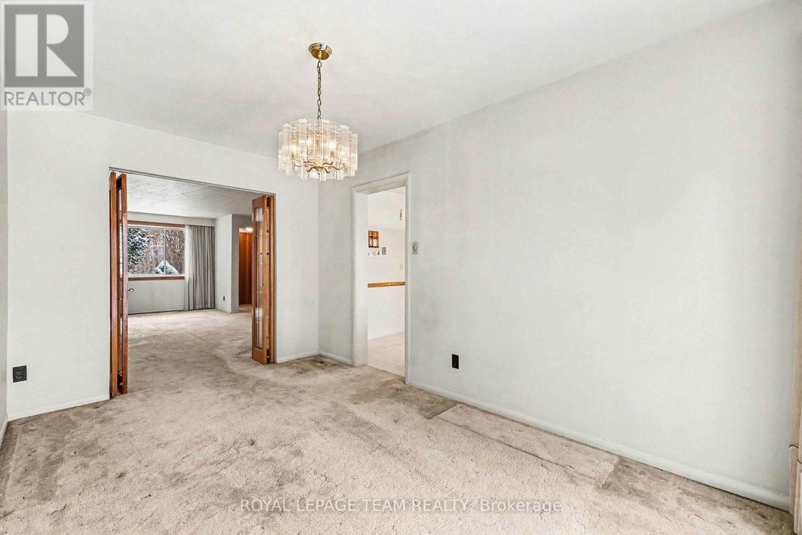 906 Ivanhoe Avenue, Ottawa, ON - Indoor Photo Showing Other Room