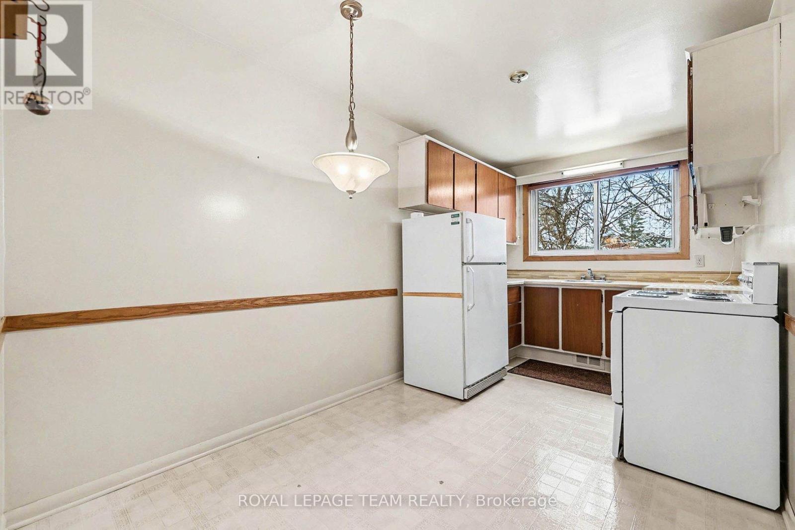 906 Ivanhoe Avenue, Ottawa, ON - Indoor Photo Showing Laundry Room