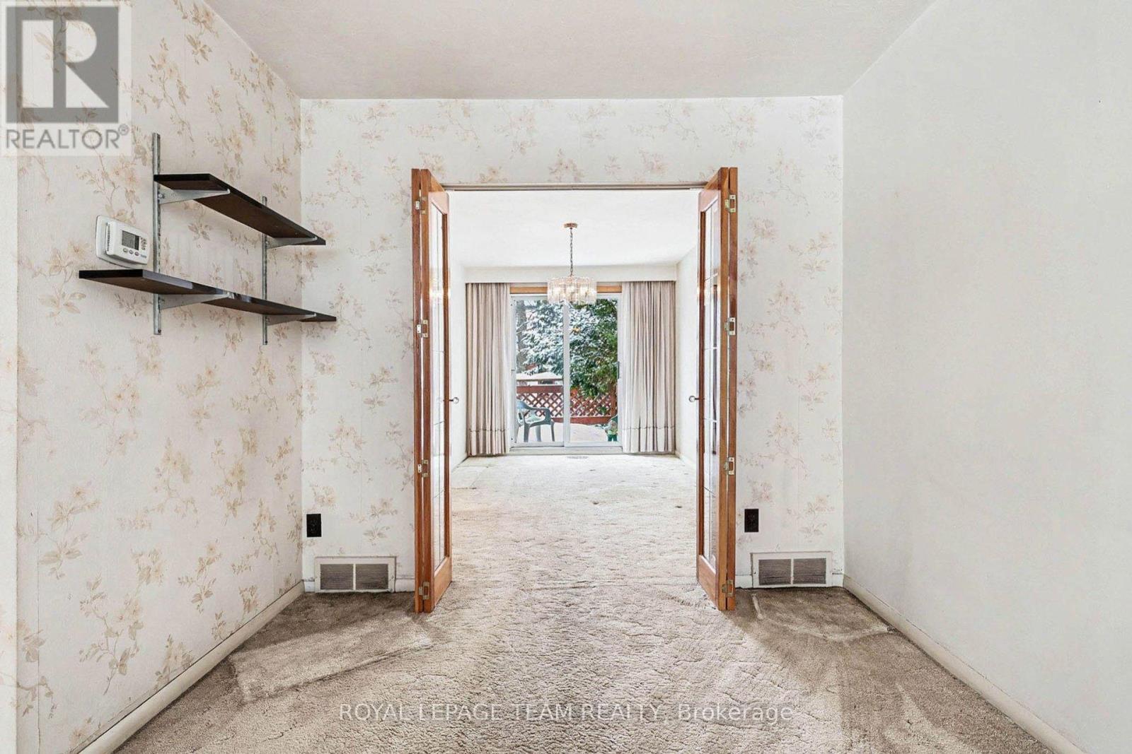 906 Ivanhoe Avenue, Ottawa, ON - Indoor Photo Showing Other Room