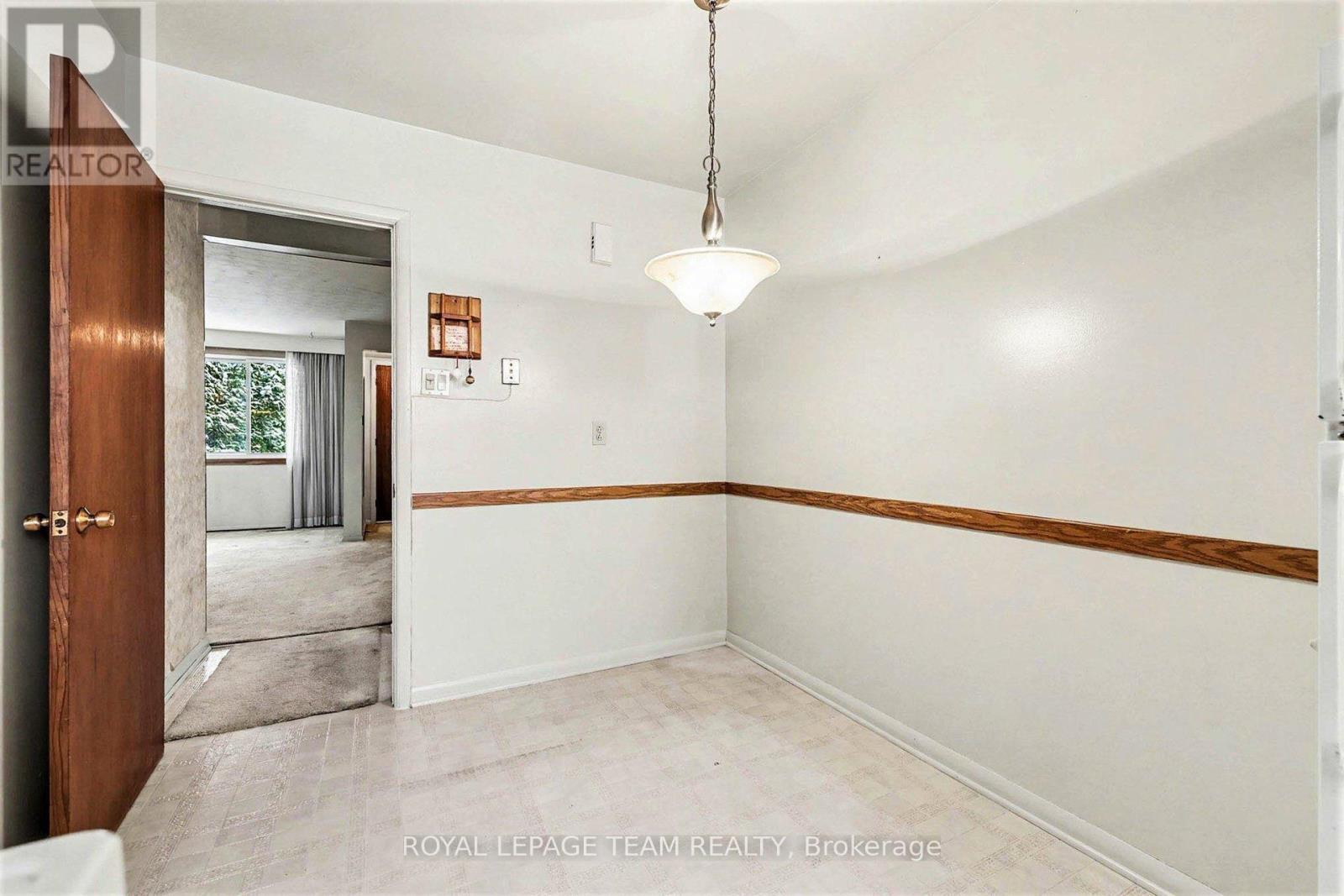 906 Ivanhoe Avenue, Ottawa, ON - Indoor Photo Showing Other Room