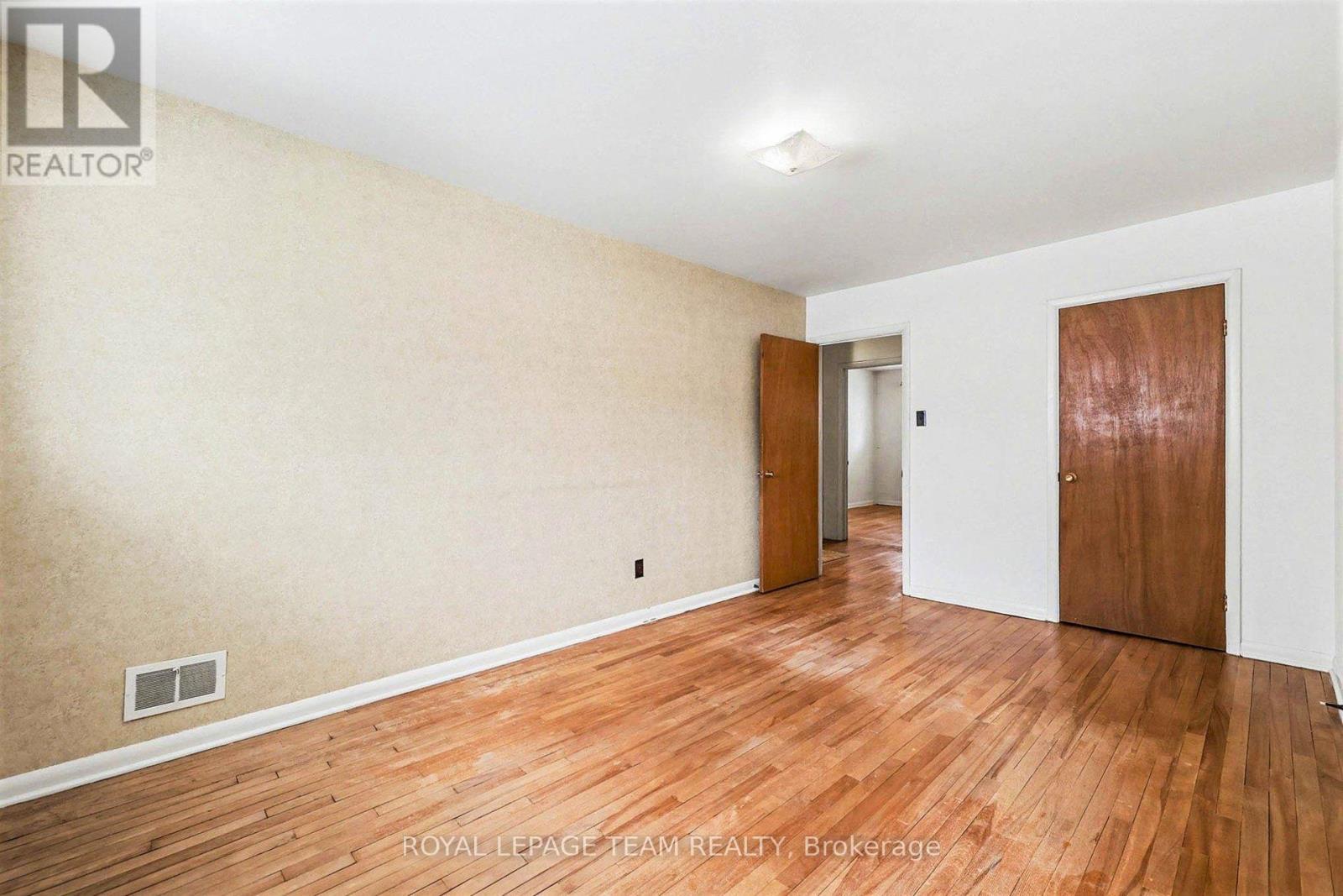 906 Ivanhoe Avenue, Ottawa, ON - Indoor Photo Showing Other Room