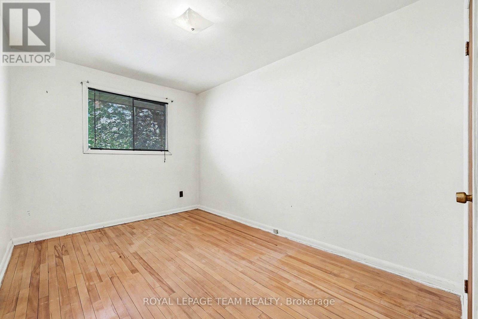 906 Ivanhoe Avenue, Ottawa, ON - Indoor Photo Showing Other Room