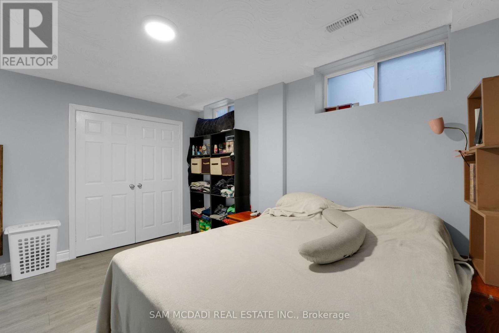 90 Tisdale Street S, Hamilton, ON - Indoor Photo Showing Bedroom