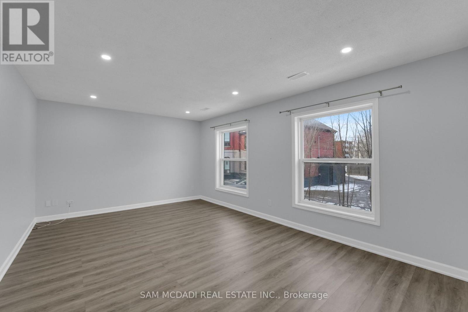 90 Tisdale Street S, Hamilton, ON - Indoor Photo Showing Other Room