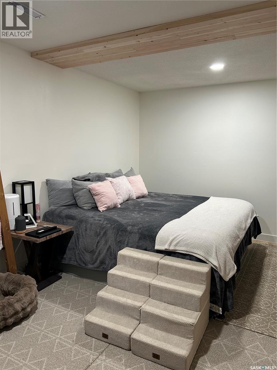816 8Th Avenue, Rosthern, SK - Indoor Photo Showing Bedroom