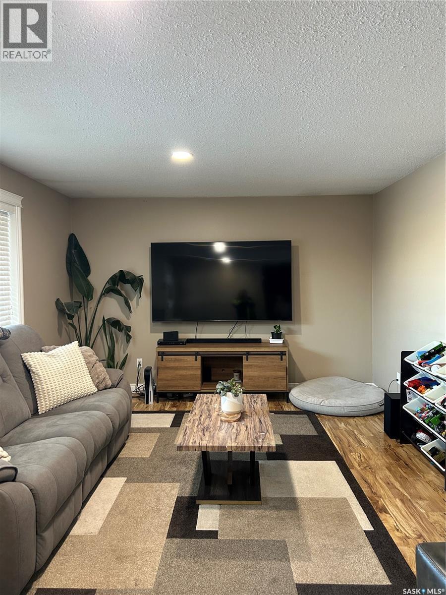 816 8Th Avenue, Rosthern, SK - Indoor Photo Showing Living Room