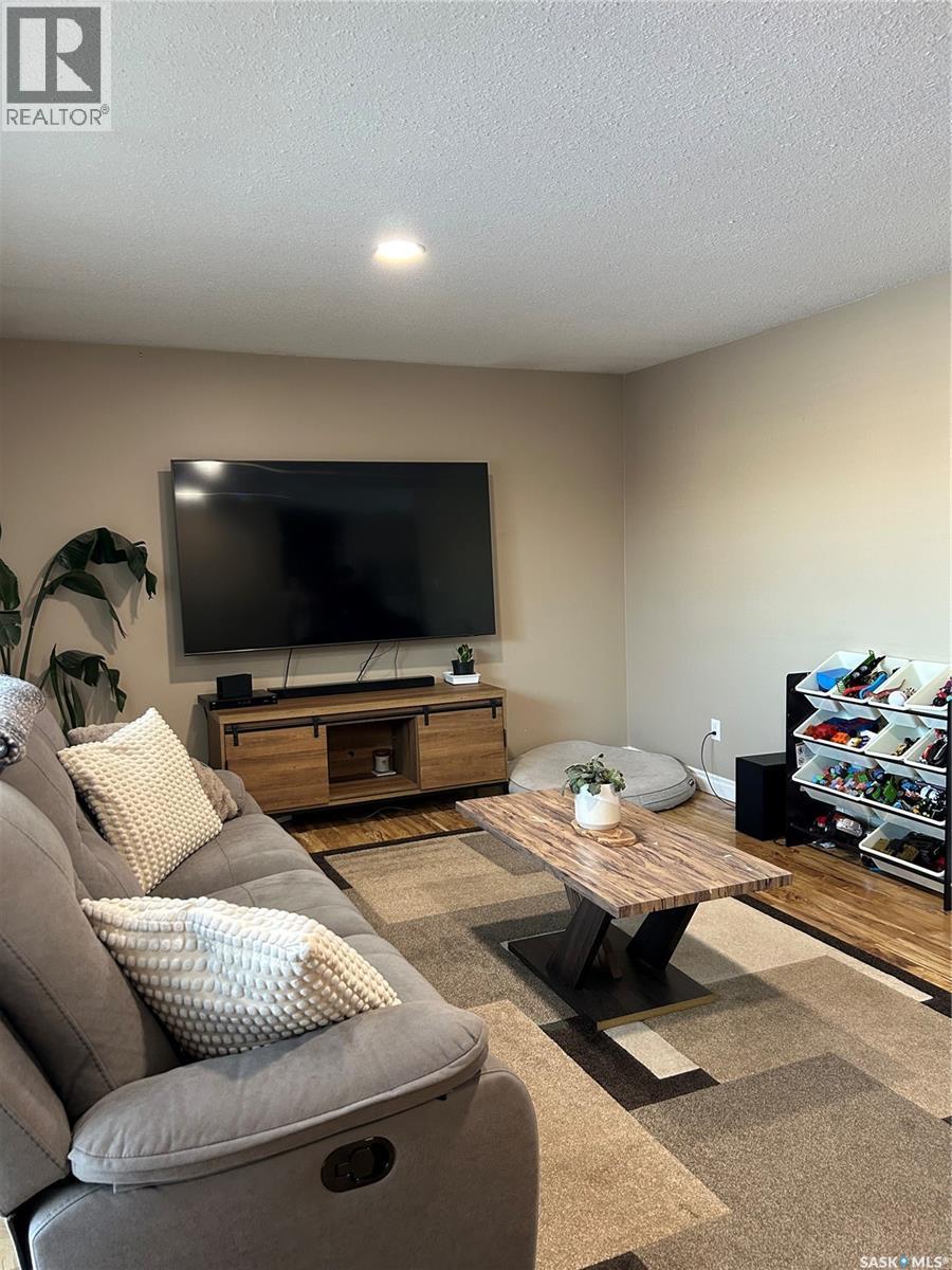 816 8Th Avenue, Rosthern, SK - Indoor