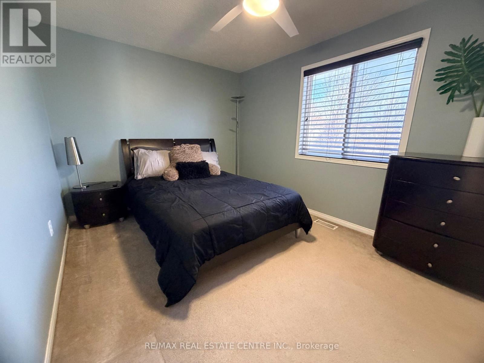 15 Gees Way, Cambridge, ON - Indoor Photo Showing Bedroom