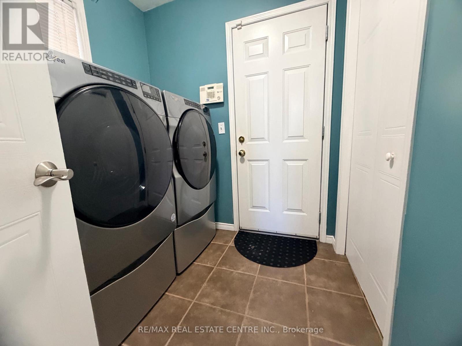 15 Gees Way, Cambridge, ON - Indoor Photo Showing Laundry Room