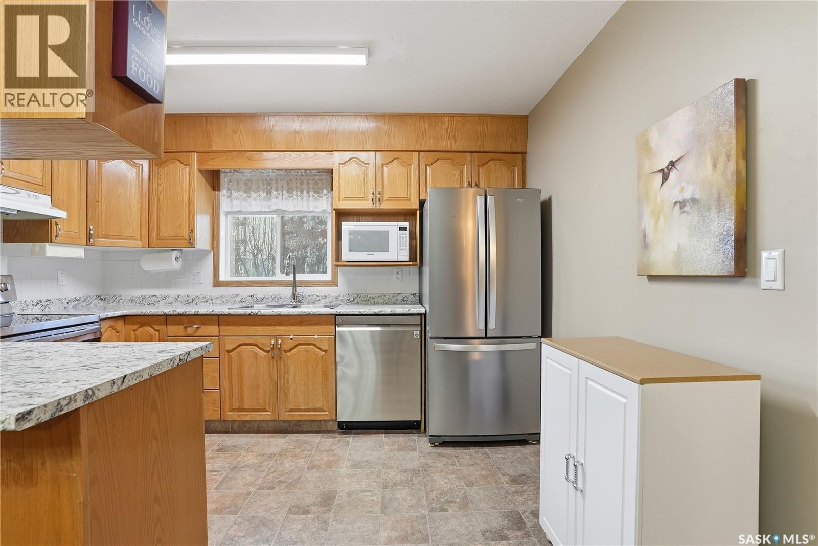 111 103 Keevil Crescent, Saskatoon, SK - Indoor Photo Showing Kitchen With Double Sink