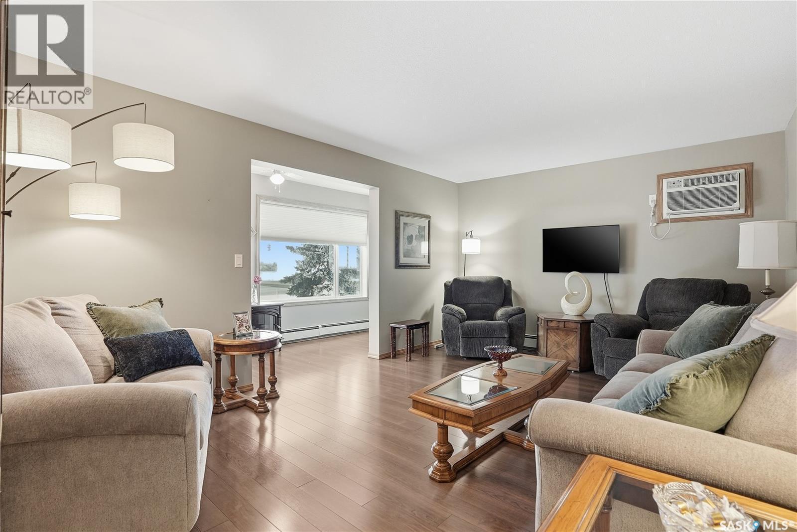 111 103 Keevil Crescent, Saskatoon, SK - Indoor Photo Showing Living Room