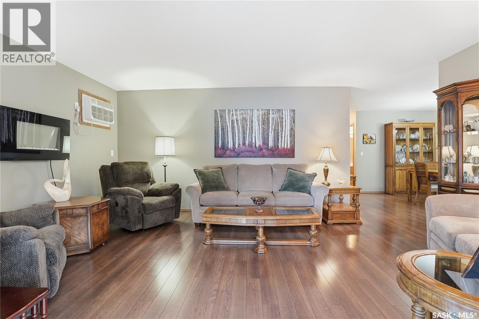 111 103 Keevil Crescent, Saskatoon, SK - Indoor Photo Showing Living Room