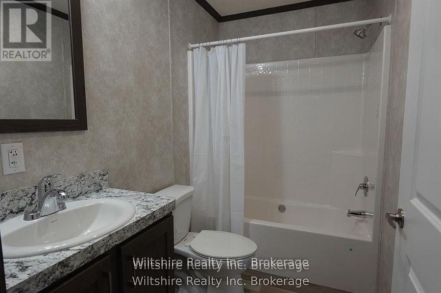 9 - 11981 Plank Rd (Tillsonburg) Road, Bayham, ON - Indoor Photo Showing Bathroom