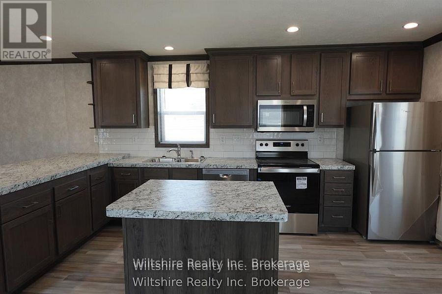 9 - 11981 Plank Rd (Tillsonburg) Road, Bayham, ON - Indoor Photo Showing Kitchen