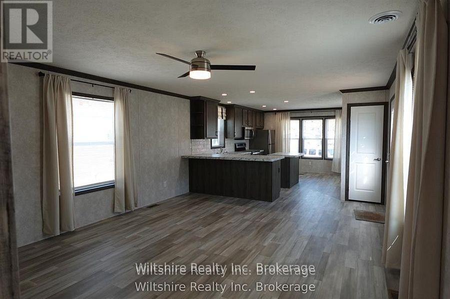 9 - 11981 Plank Rd (Tillsonburg) Road, Bayham, ON - Indoor Photo Showing Kitchen