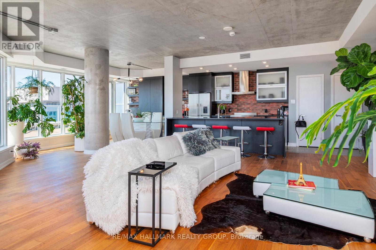2701 - 195 Besserer Street, Ottawa, ON - Indoor Photo Showing Living Room