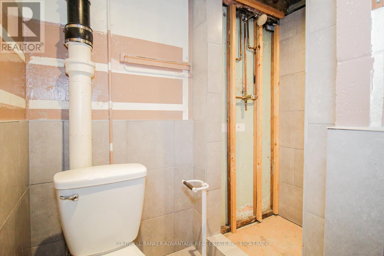 167 Garner Street, Welland (Welland Downtown), ON - Indoor Photo Showing Bathroom