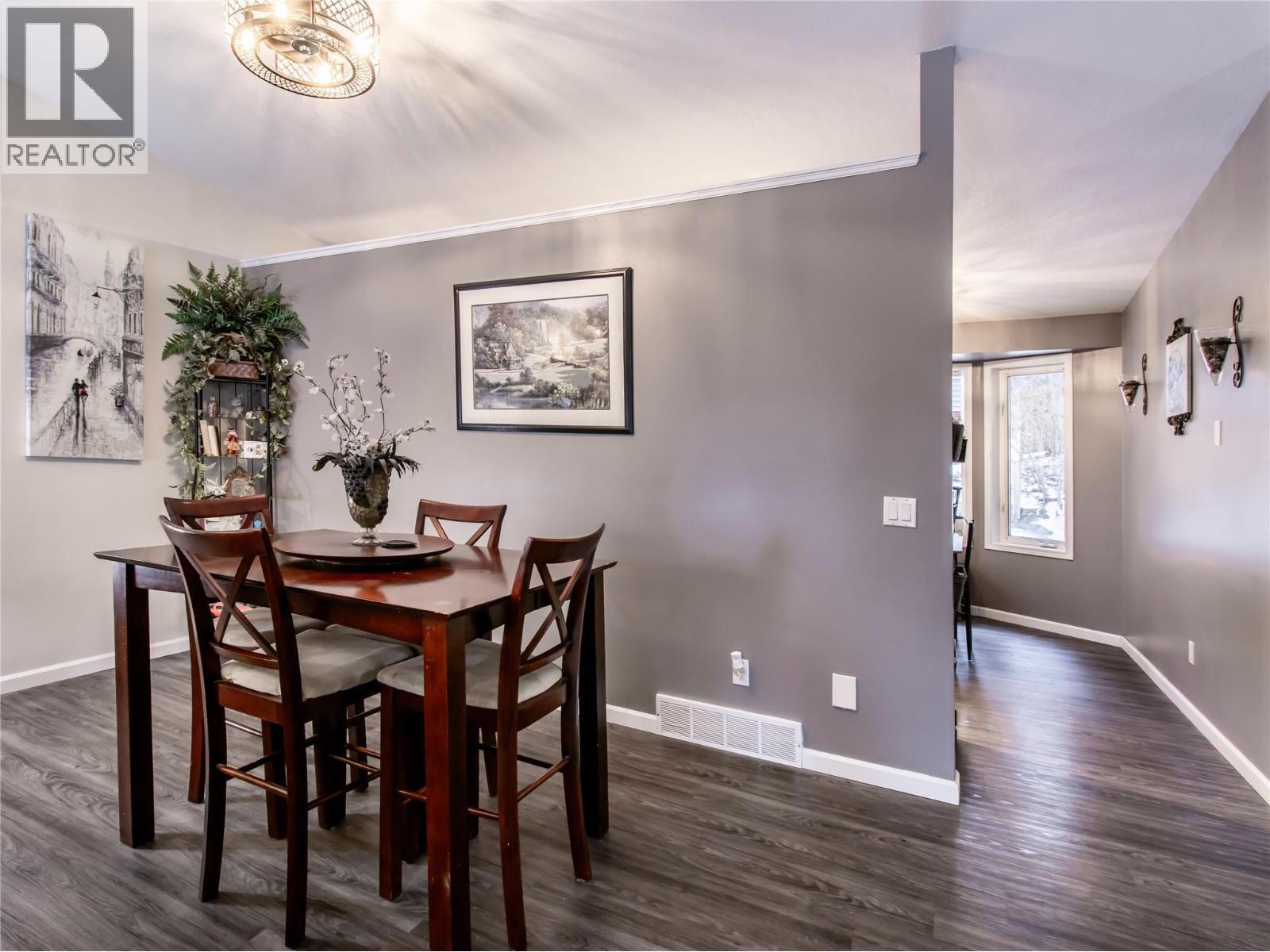 2876 Juniper Crescent, Blind Bay, BC - Indoor Photo Showing Dining Room