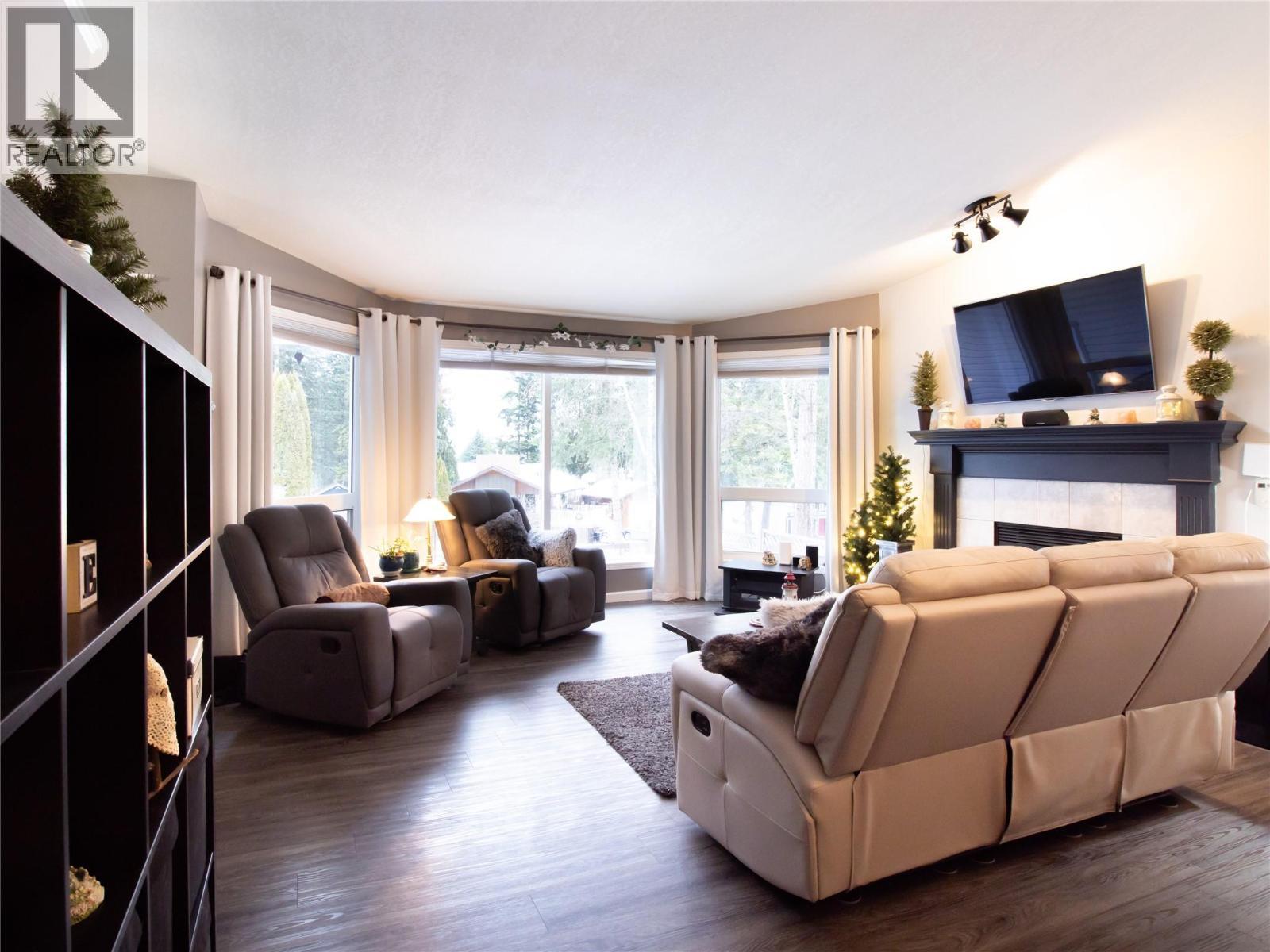 2876 Juniper Crescent, Blind Bay, BC - Indoor Photo Showing Living Room With Fireplace
