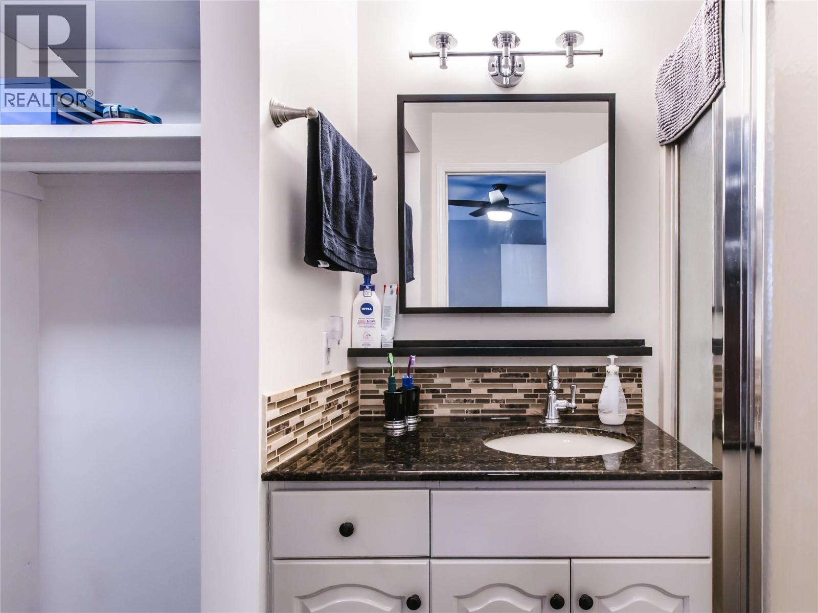 2876 Juniper Crescent, Blind Bay, BC - Indoor Photo Showing Other Room