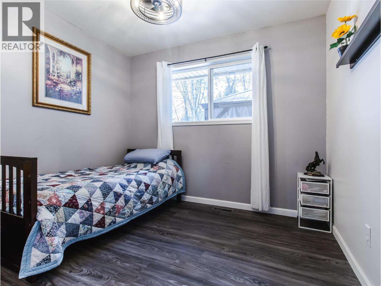 2876 Juniper Crescent, Blind Bay, BC - Indoor Photo Showing Bedroom