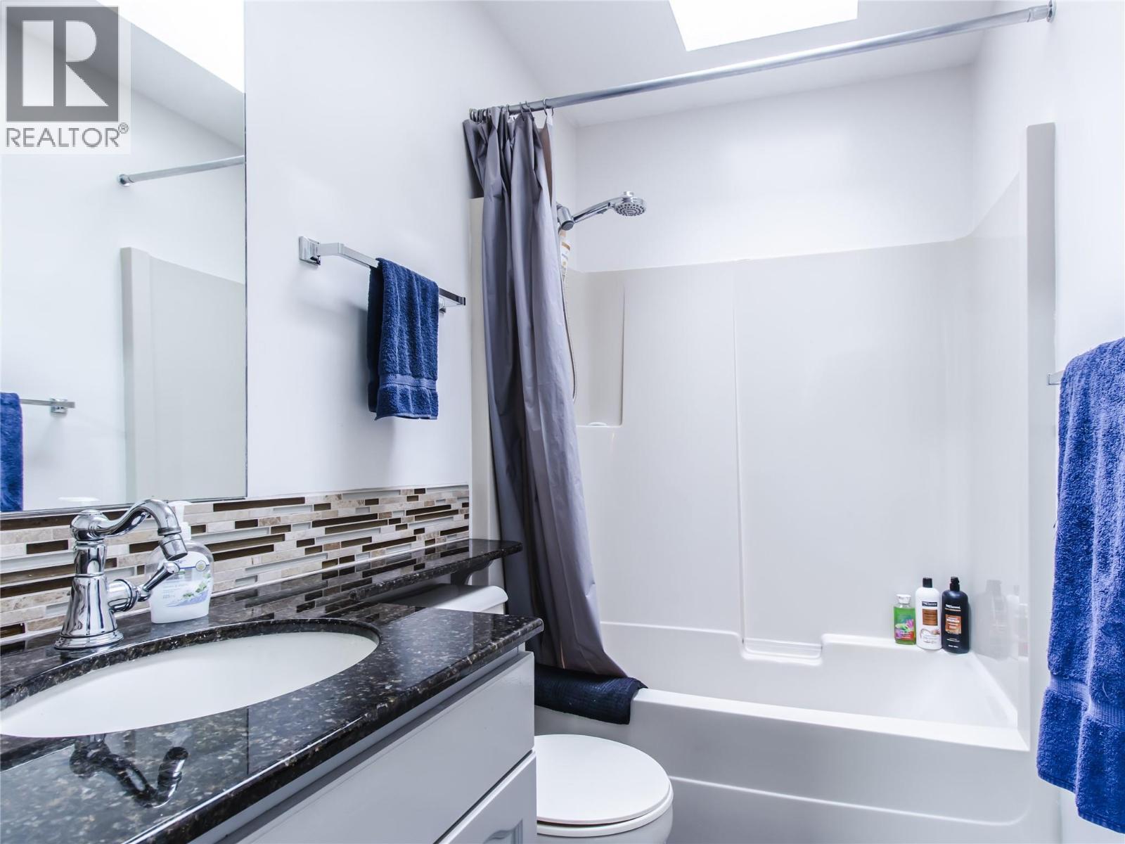 2876 Juniper Crescent, Blind Bay, BC - Indoor Photo Showing Bathroom