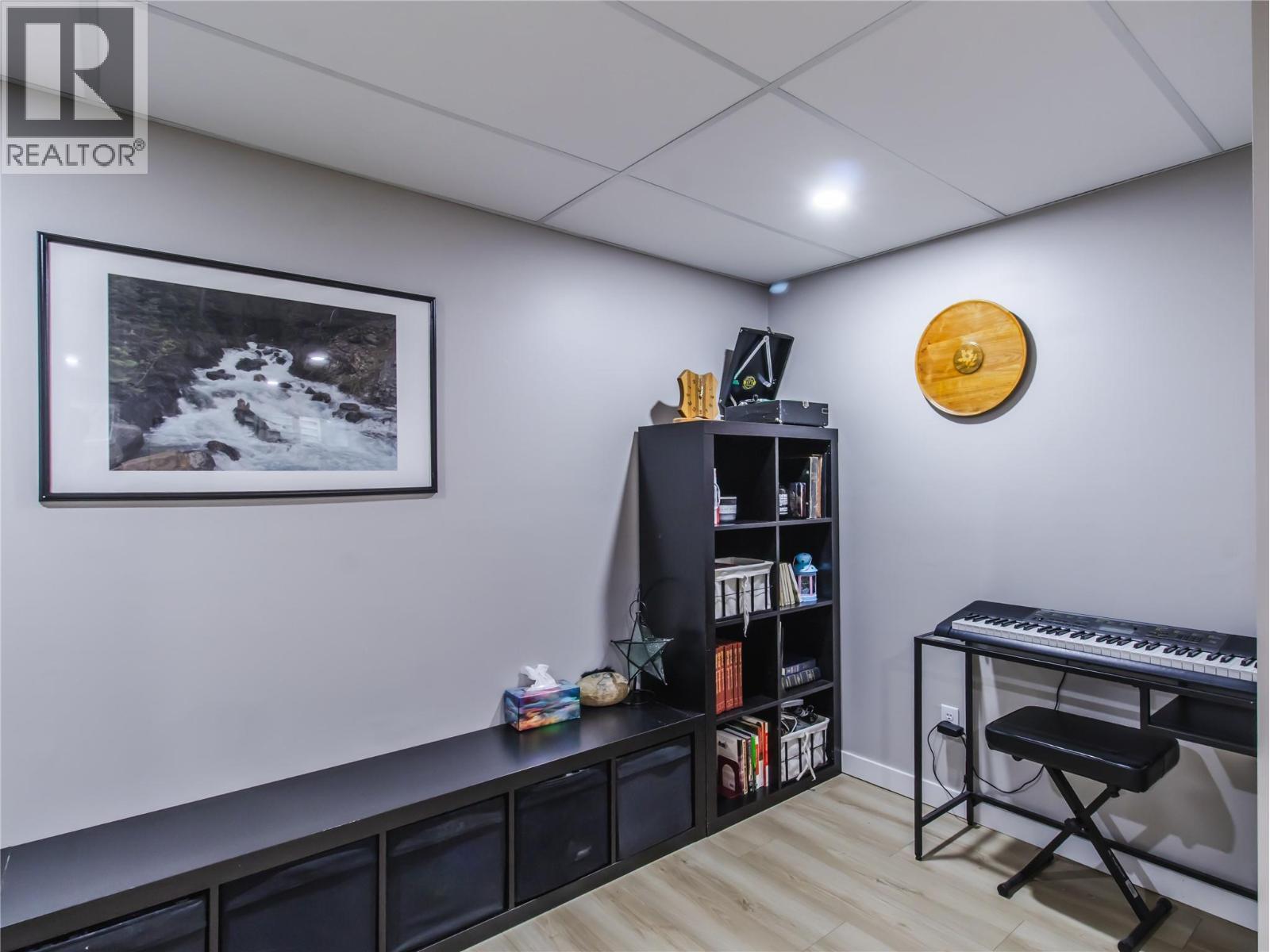 2876 Juniper Crescent, Blind Bay, BC - Indoor Photo Showing Other Room