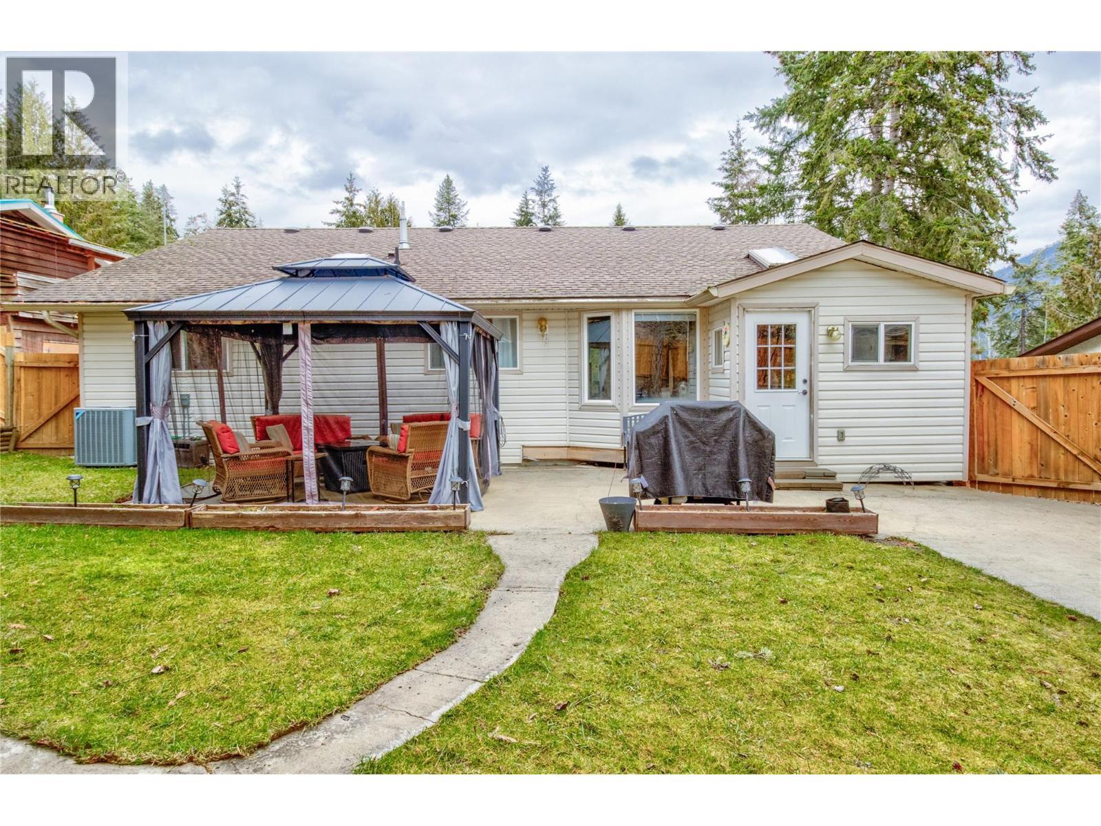 2876 Juniper Crescent, Blind Bay, BC - Outdoor With Deck Patio Veranda