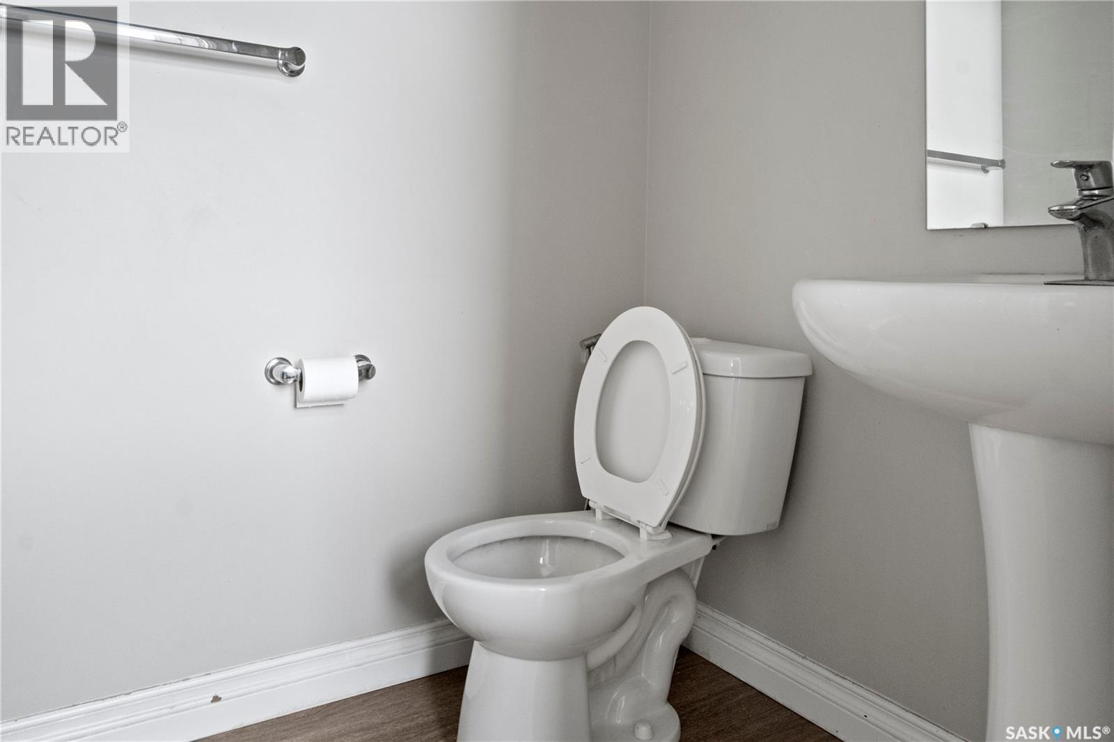 4372 James Hill Road, Regina, SK - Indoor Photo Showing Bathroom