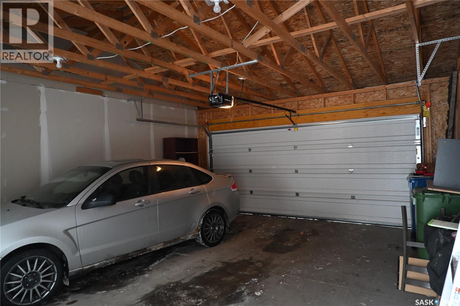 4372 James Hill Road, Regina, SK - Indoor Photo Showing Garage