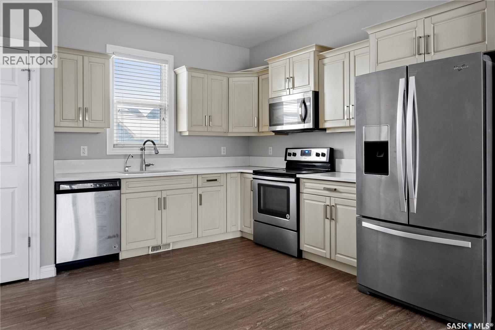 4372 James Hill Road, Regina, SK - Indoor Photo Showing Kitchen