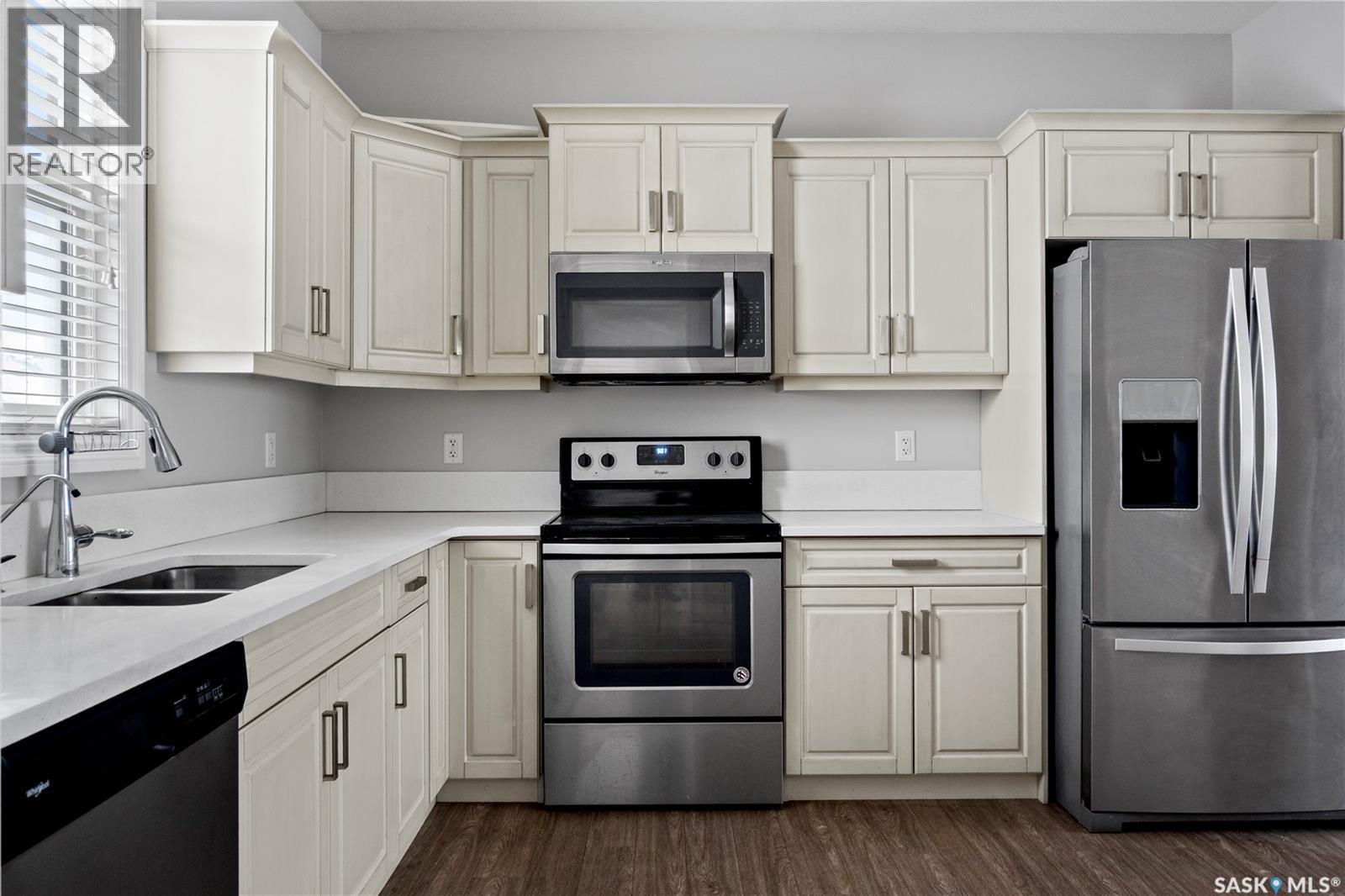 4372 James Hill Road, Regina, SK - Indoor Photo Showing Kitchen With Double Sink