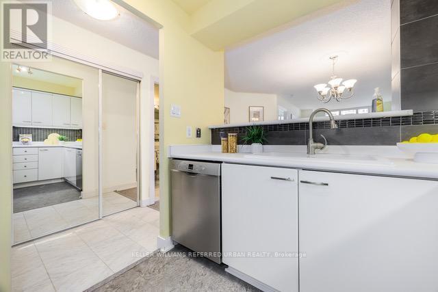 906 - 2287 Lake Shore Boulevard, Toronto, ON - Indoor Photo Showing Kitchen