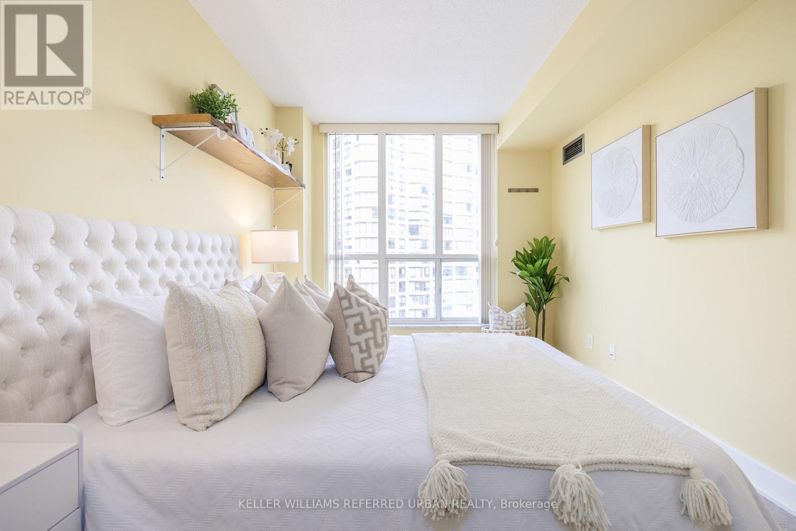 906 - 2287 Lake Shore Boulevard, Toronto, ON - Indoor Photo Showing Bedroom